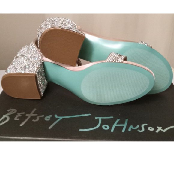 Betsey Johnson Wide Heels Size 5.5 Wide - Picture 5 of 9